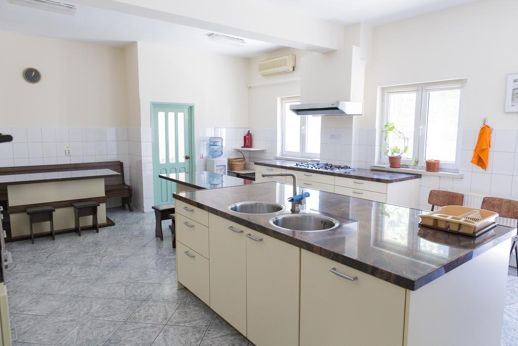 Hostel Holland Bacău Eksteriør bilde
